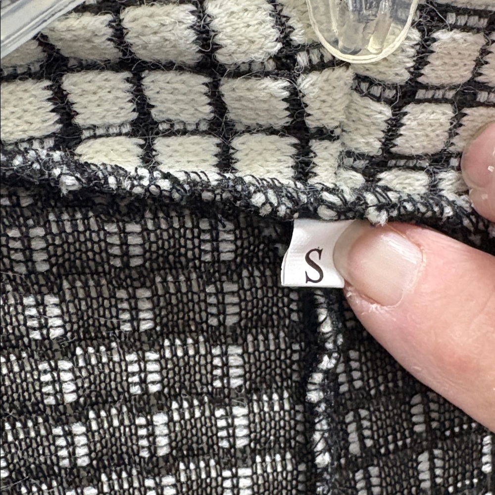Stylish Black and White Checkered Women's Jacket - Picture 2 of 3